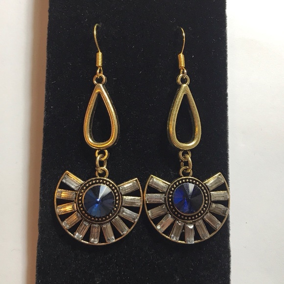 Jewelry - Gold and blue crystal vintage style earrings
